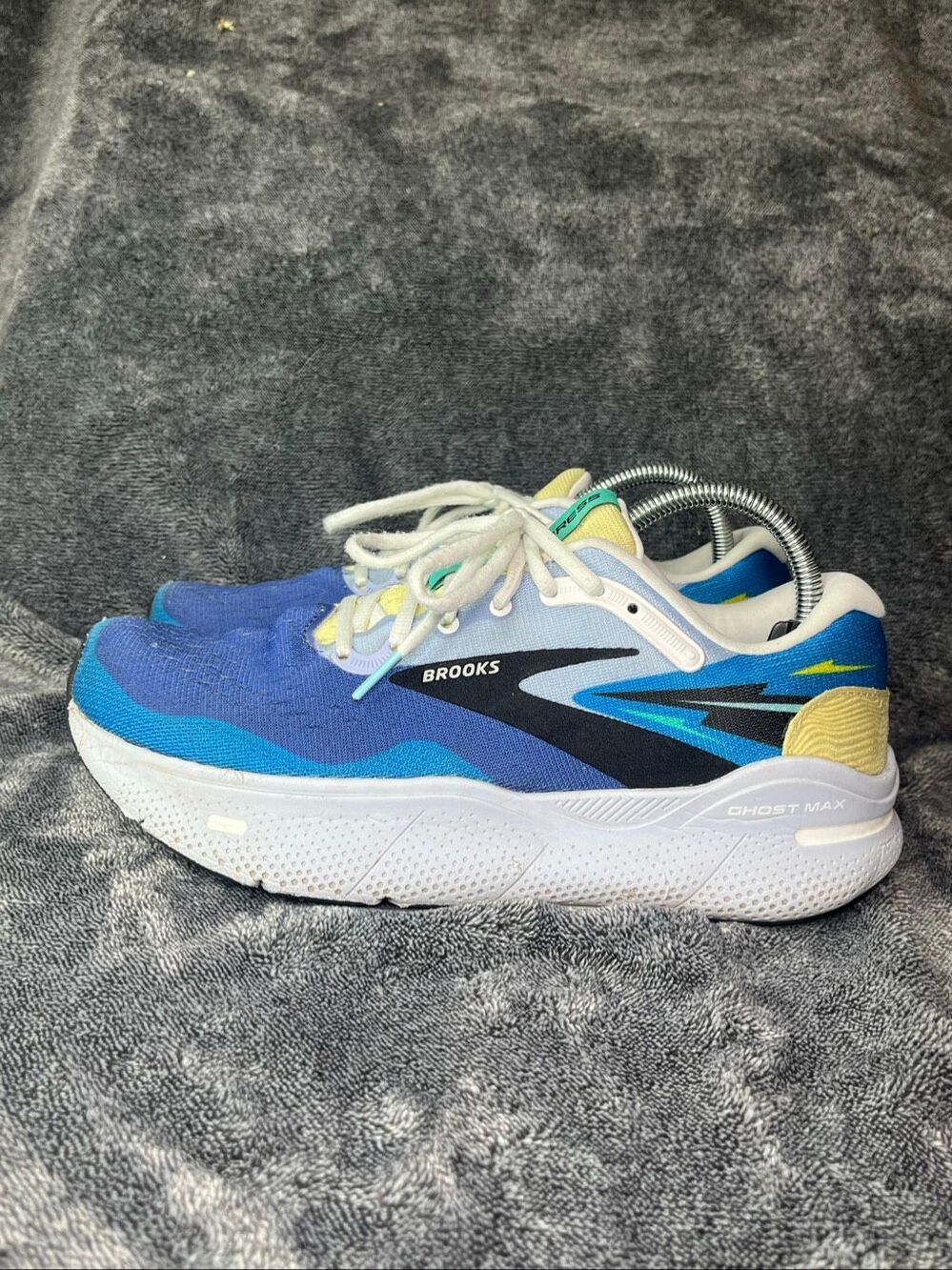 Brooks Ghost Max Sneakers Blue Yellow Accent Womens Size 10 Medium B